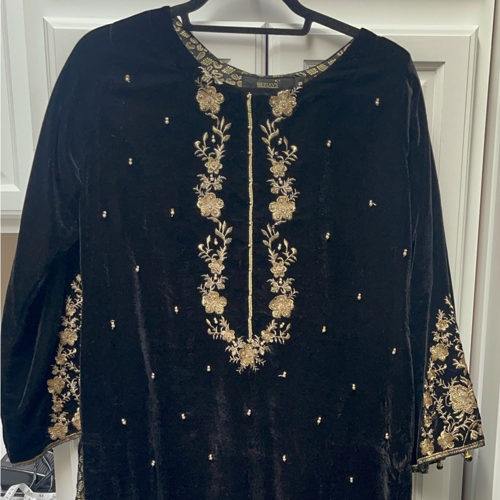 Preloved velvet kurti